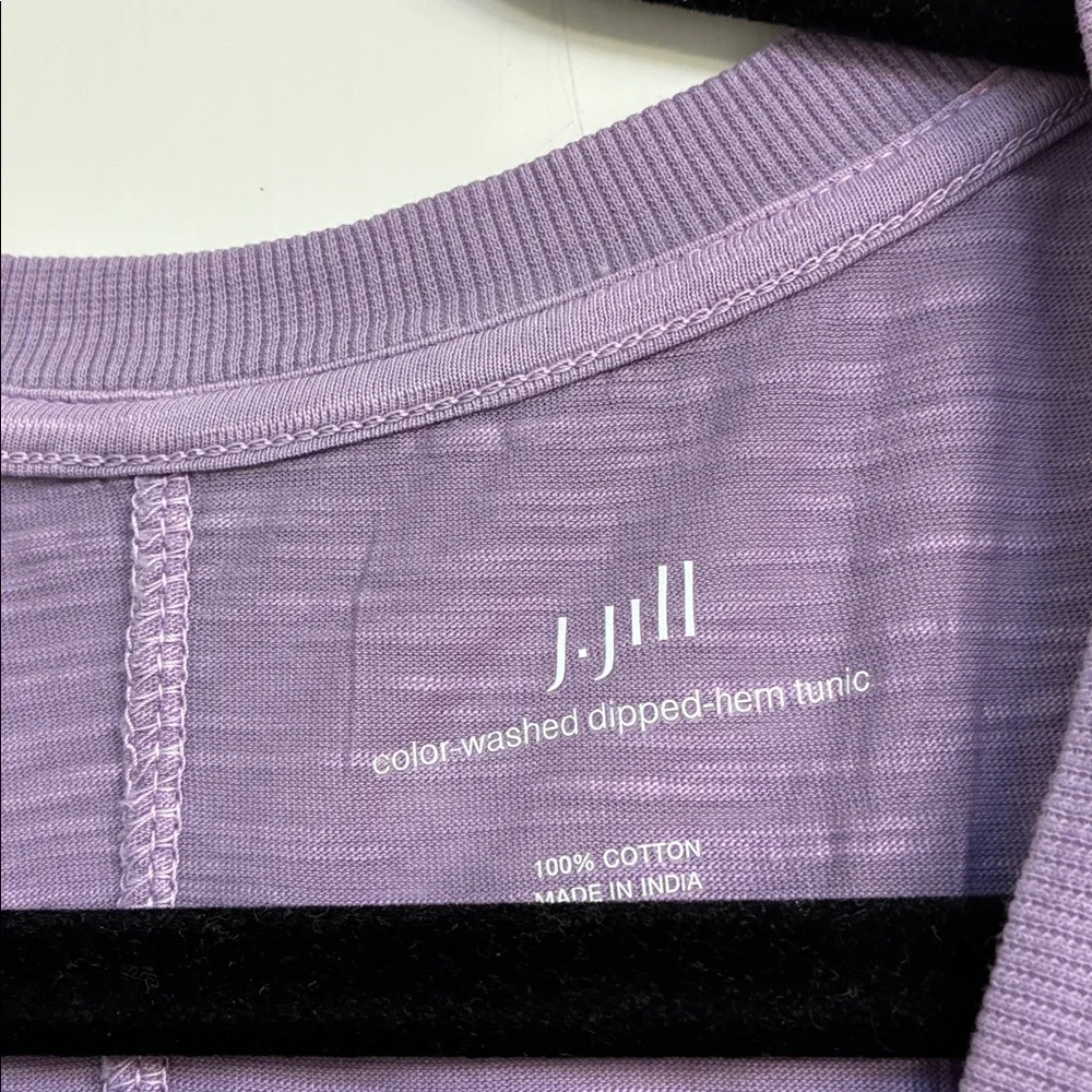 NWT J. Jill Viola V-Neck Long Sleeve Top
Color Washed Dipped Hem tunic - Picture 4 of 6